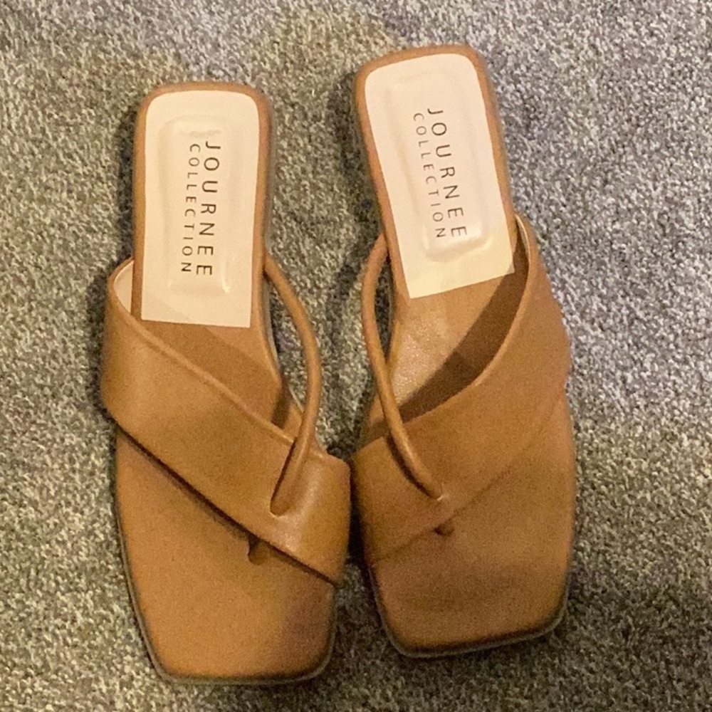 NWOT Journee Collection Size 8 Shoes